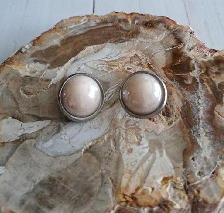 Náušnice klipsny imitace perly – béžová, nerez ocel (BB955)