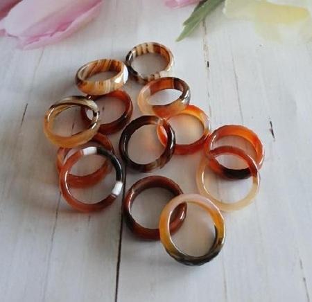 Minerální broušený prsten Achát multi – velikost 56 (X2208)