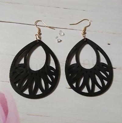 Dřevěné ozdobné náušnice – černé (BB967)