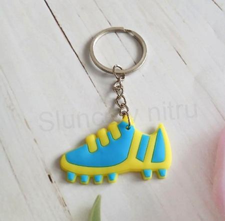 Klíčenka, přívěsek na klíče fotbalová kopačka (H762)