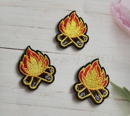 Nášivka táborák 4 × 3,1 cm (C880)