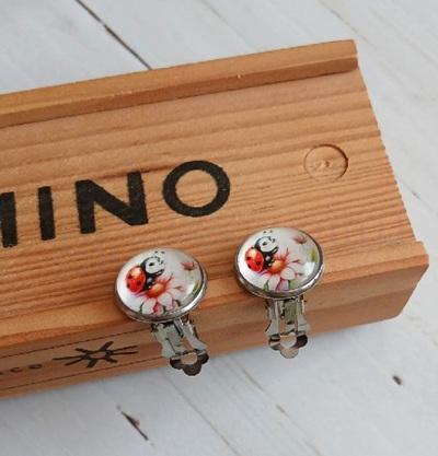 Náušnice klipsy beruška, kabošon 14 mm – nerez (BB995)