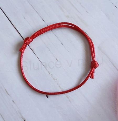 Nastavitelný šňůrkový náramek červený (BC690)