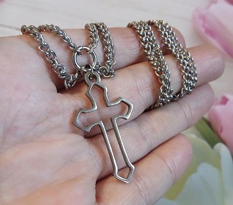 Řetízkový náhrdelník choker s přívěskem kříže – nerez (BD1048)