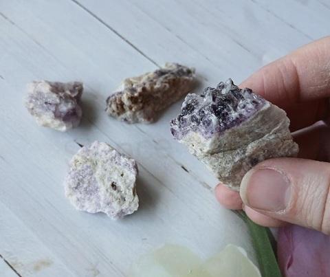 Minerální kámen ametystová drůza (79,19 g) (X2258)