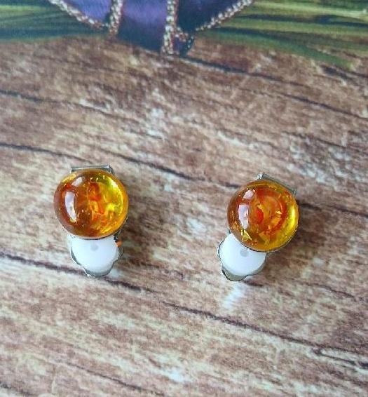 Klipsové náušnice – imitace jantaru 10 mm (BB1039)