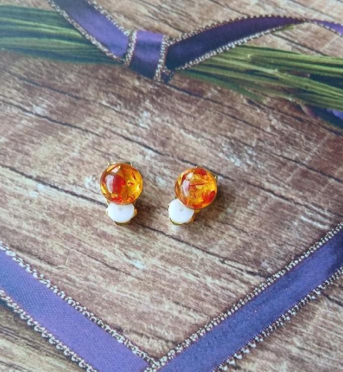 Klipsové náušnice – imitace jantaru 10 mm, zlaté (BB1040)