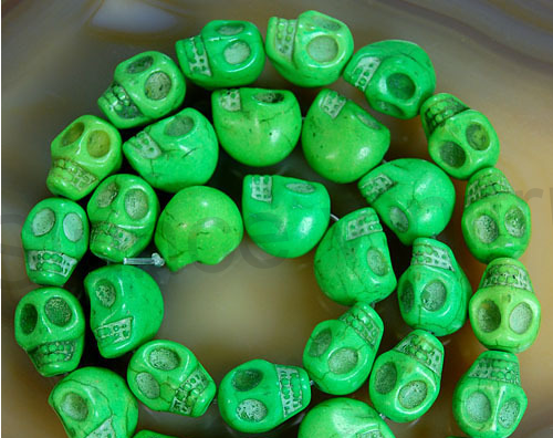 Tyrkysová lebka z minerálů (X10)