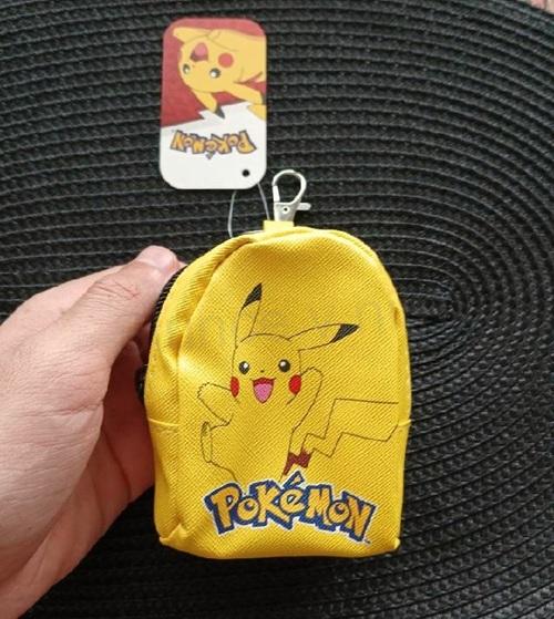 Pokémon Pikachu kapsička na karabinku – peněženka + mini psací set (H827)