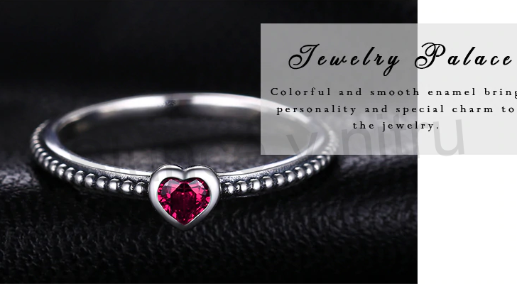 Postříbřený prsten Srdce s rubínem (BE25)