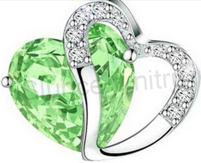 Postříbřený náhrdelník s přívěškem krystalu v srdci (BD96)