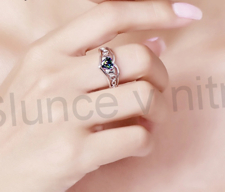 Postříbřený prsten s Topazem (BE110)