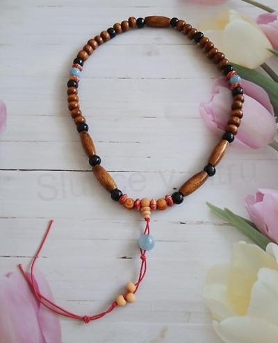 Dřevěný náhrdelník s chalcedonem (BD120)