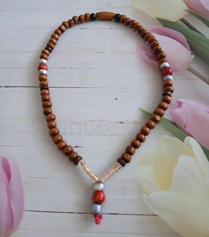 Dřevěný korálkový náhrdelník s přírodními, skleněnými a plastovými korálky (BD123)