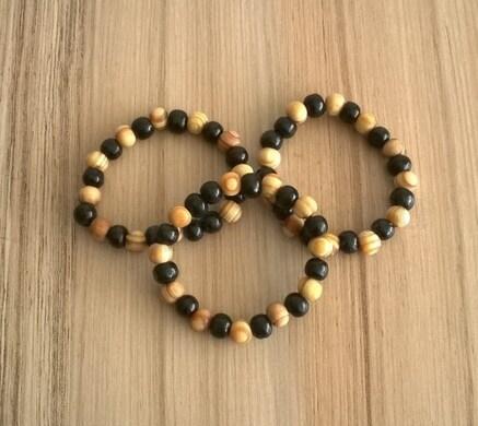 Dřevěný korálkový náramek (BC255)