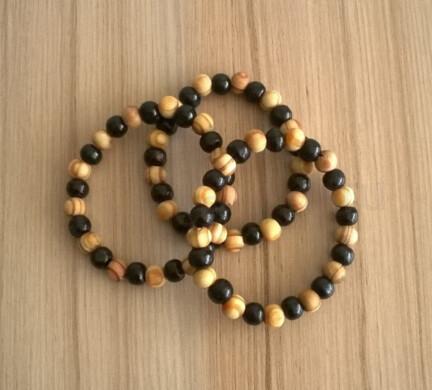 Dřevěný korálkový náramek (BC256)
