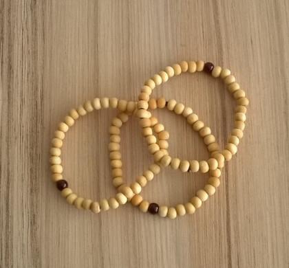 Dřevěný korálkový náramek s achátem, 18 cm (BC278)