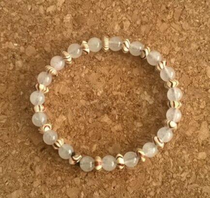 Minerální náramek růženín s ozdobami (BC332)