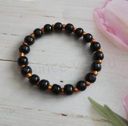 Dřevěný korálkový náramek s ozdobami (BC368)