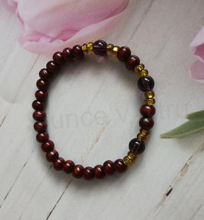 Dřevěný korálkový náramek ametyst, ozdobami (BC380)