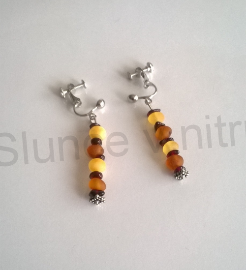 Náušnice klipsy s Baltským jantarem a granátem (BB221)