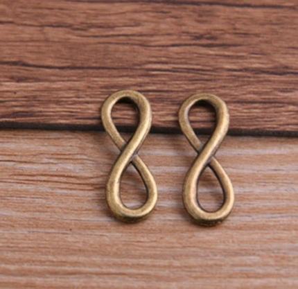 Přívěsek nekonečno – 8 × 23 mm (AA211)