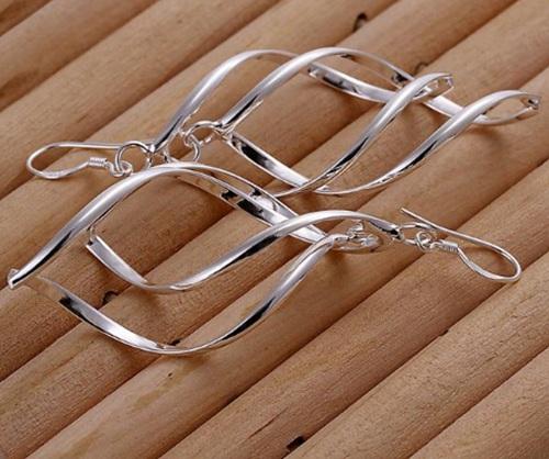 Postříbřené náušnice ve tvaru kapky (BE121)