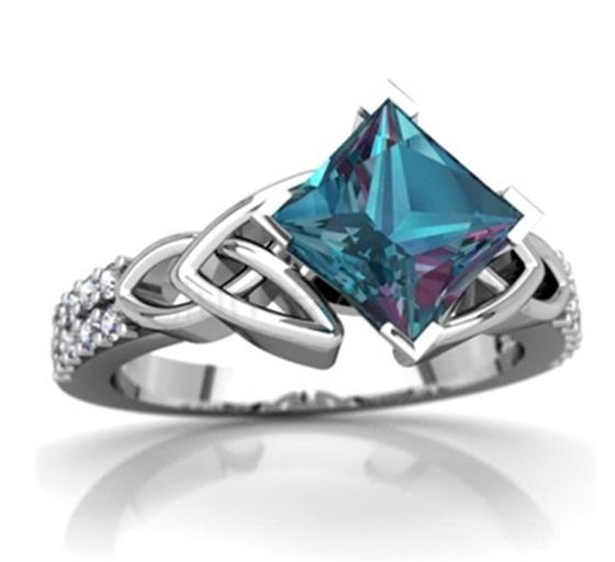 Zirkonový prsten se zirkonem CZ – barevný střed, ruční práce (BP136)