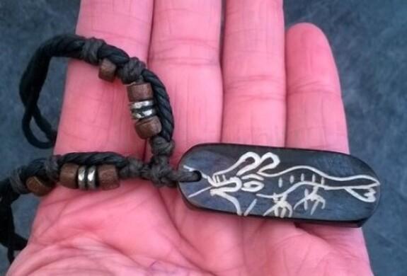 Náhrdelník Orientální dřevěný přívěšek na provázku (BD29)