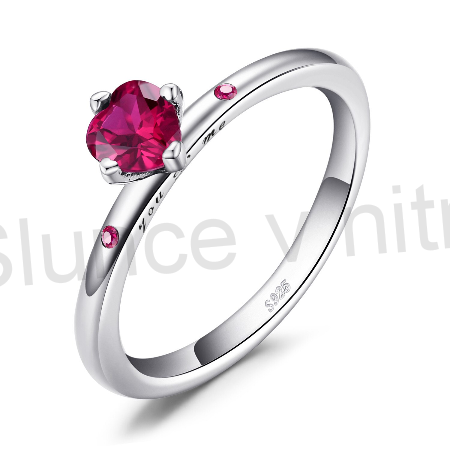 Postříbřený prsten s rubínem srdce (BE134)