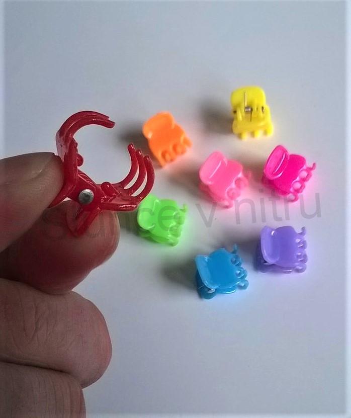 Mini skřipec do vlasů barevný světle růžová 13,7 x 18 mm (H168)