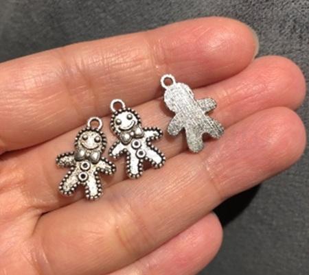 Přívěsek Perníček - 18 x 13 mm (AA259)