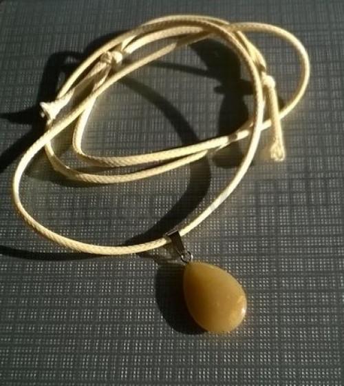 Provázkový náhrdelník přívěšek Nefrit - slza (BD42)