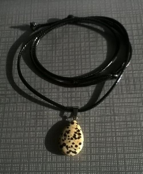 Provázkový náhrdelník přívěšek Jaspis dalmatin - slza (BD55)