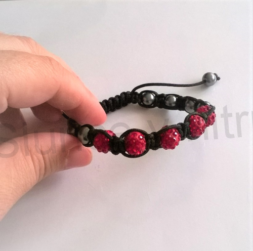 Náramek shamballa s pave korálků Swarovski červené (BC450)