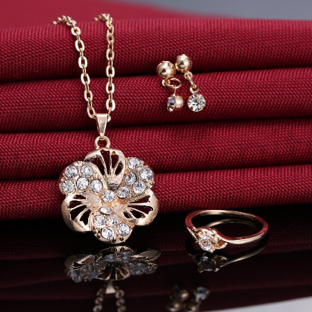 Pozlacená souprava šperků kytička s bilými krystaly (BS48)