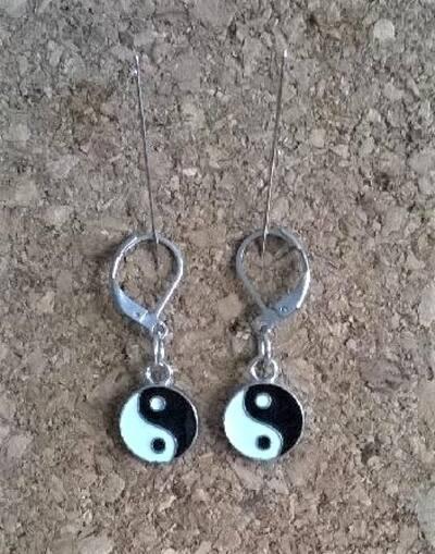 Jemné náušnice Jin a Jang z chirurgické oceli (BB356)