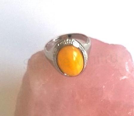 Minerální prsten s Jantarem postříbřeno (X442)