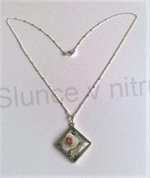 Postříbřený náhrdelník s přívěškem květin (BD324)