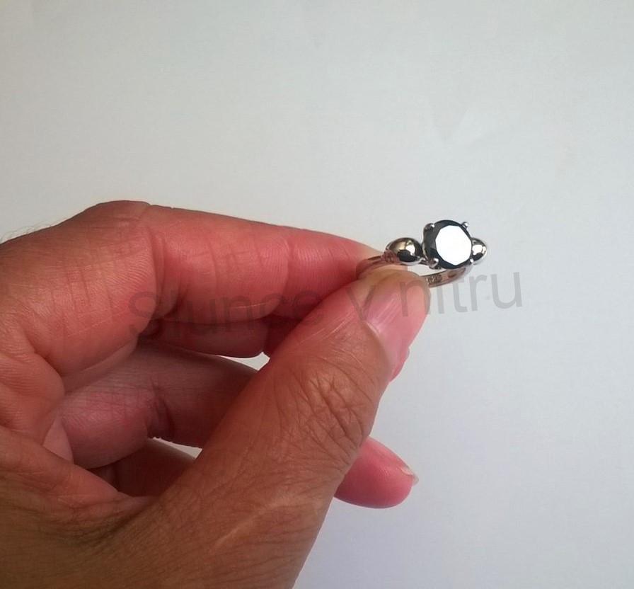 Postříbřený prsten s Černým Spinelem a ozdobami (BE203)