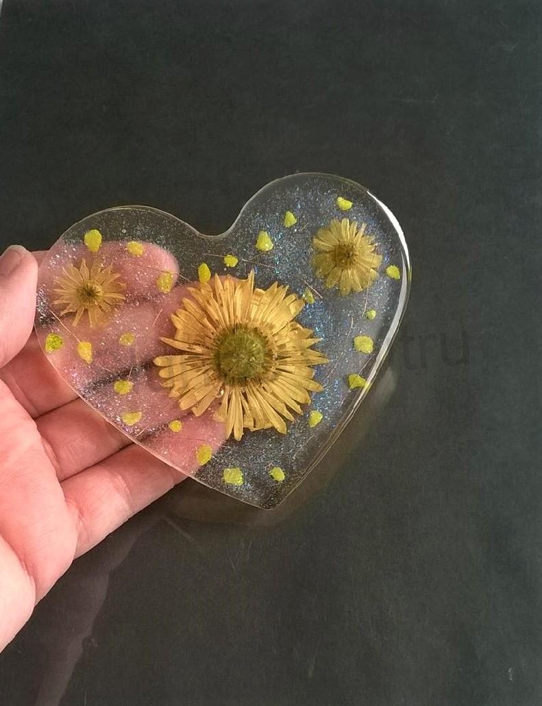 Orgonitový podtácek Srdce z přírodných květin a kamínky (PP46)