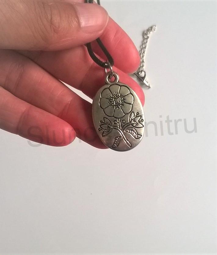 Náhrdelník s přívěškem kytička (BD349) 