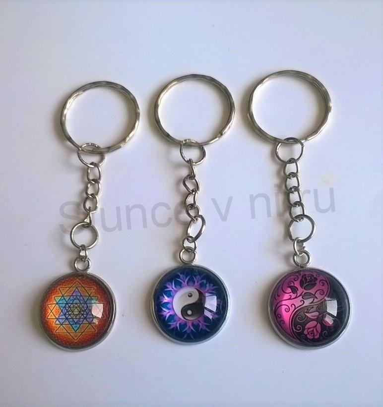 Kličenka, přívěšek jin a jang, mantra - mix (D398)