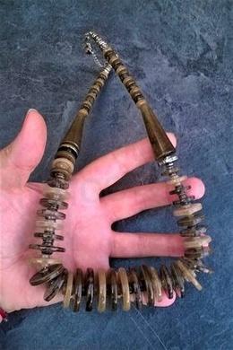 Elegantní náhrdelník na zapínání – africký styl (BD393)