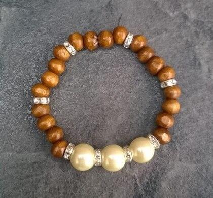 Dřevěný náramek s perlami (BC473)