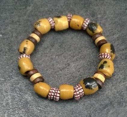 Dřevěný náramek s keramickými korálky (BC480)