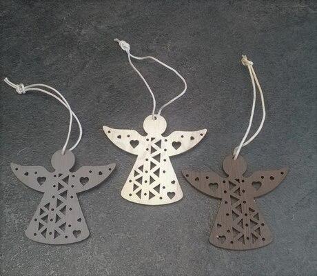 Dřevěná vánoční ozdobá andílek - tmavě hnědý  (H179)