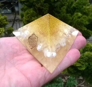 Orgonitová pyramida - vnitřní energie 8,6 x 4,6 cm (PP84)