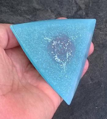 Orgonitová pyramida - ohnivá Dračí energie 8,6 x 4,6 cm (PP89)