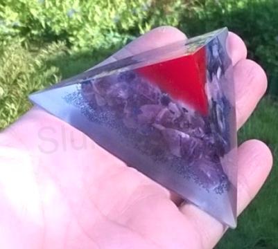 Orgonitová pyramida - ametystové překvapení 8,6 x 4,6 cm (PP90)